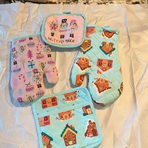 Christmas print pot holders